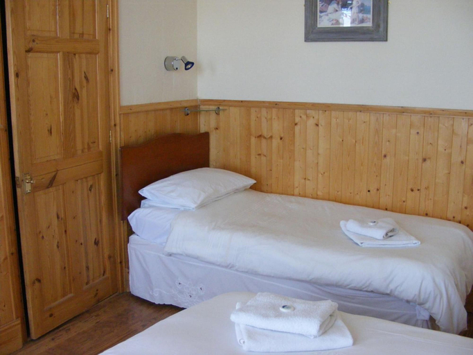 Bedroom 2, Trevelyan, Douglas