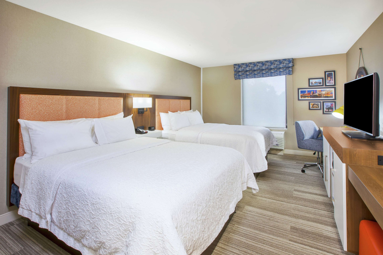 Bedroom 3, Hampton Inn & Suites Oakwood Village-Cleveland, Cuyahoga