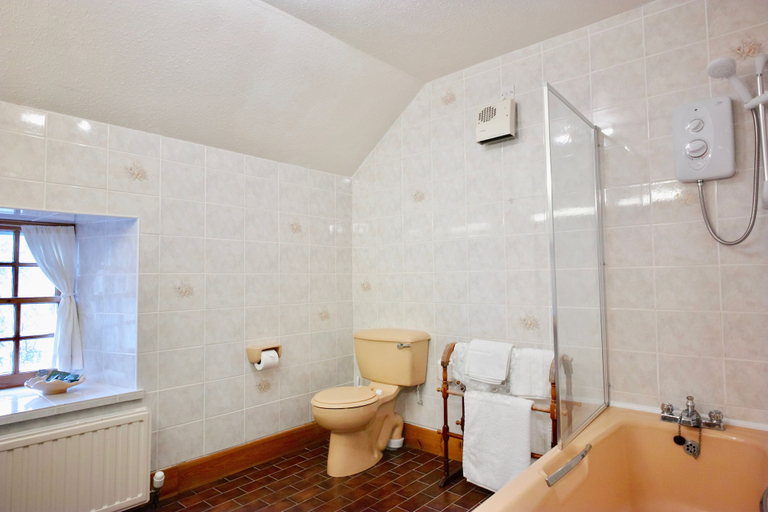 Bathroom 4, Scourie Lodge B&B and Gardens, Highland