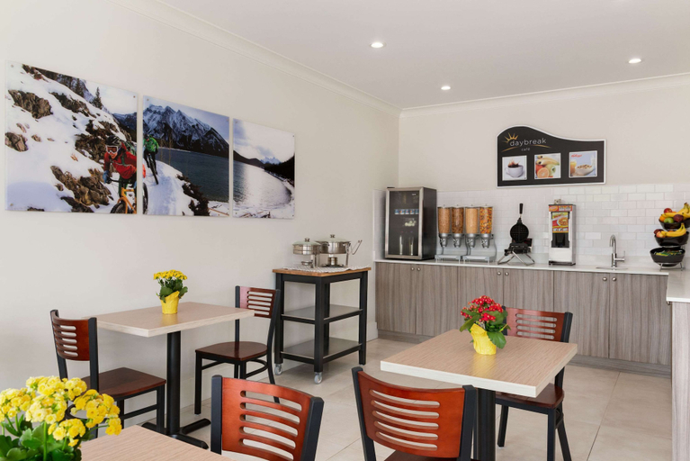 Food & Drinks, Days Inn by Wyndham 100 Mile House, Cariboo