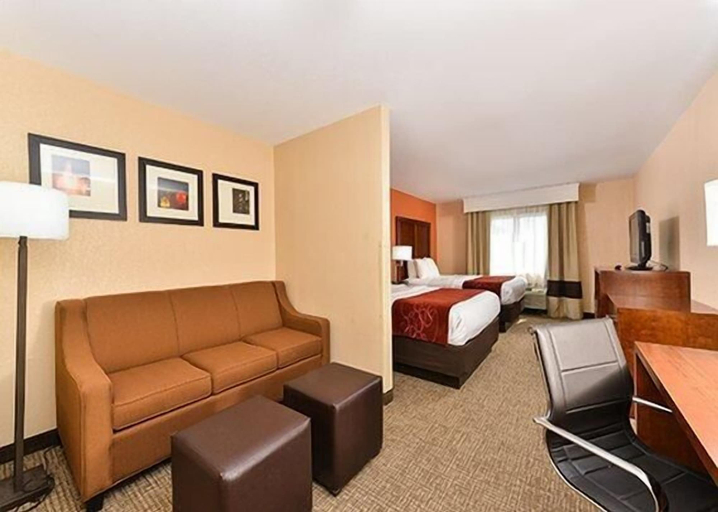 Bedroom 3, Comfort Suites Omaha Northwest, Douglas