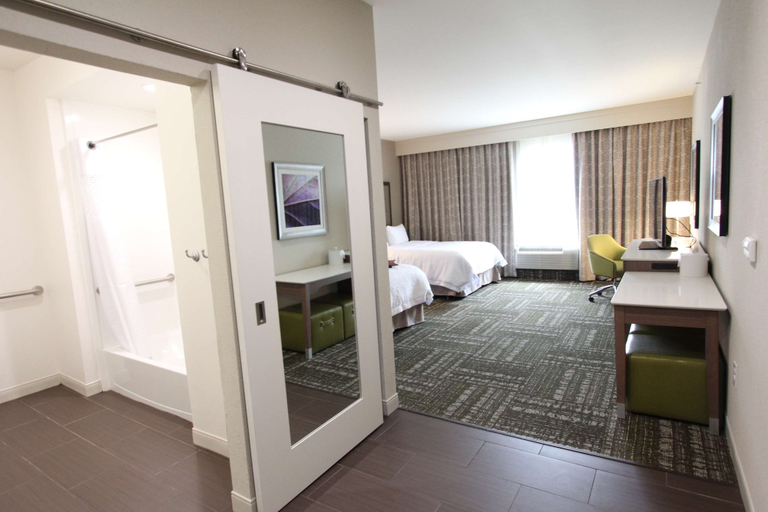 Bedroom 3, Hampton Inn & Suites Dallas Market Center, Dallas