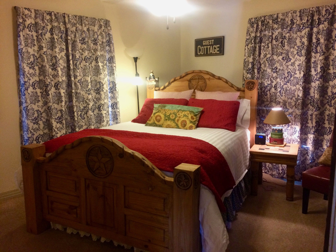 Bedroom 4, The Old Liberty Schoolhouse B&B, Tarrant
