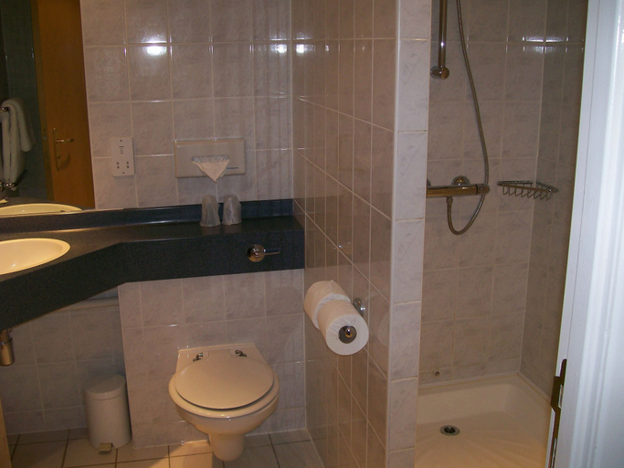 Bathroom 4, Holiday Inn Express Birmingham - Castle Bromwich by IHG, Birmingham