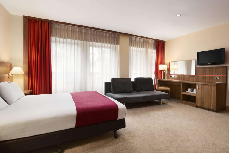 Bedroom 3, Ramada Hounslow - Heathrow East, London
