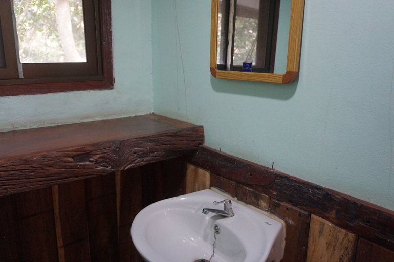 Bathroom 5, Rai Aeifoon Resort, Thep Sathit