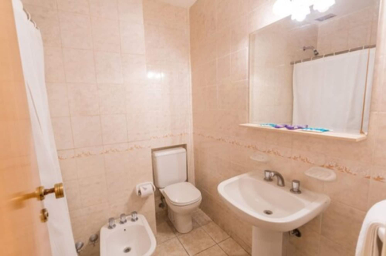 Bathroom 5, Hotel Astro, General Pueyrredón