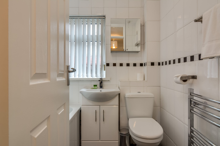 Bathroom 3, Central Belfast Apartments: Salisbury, Belfast