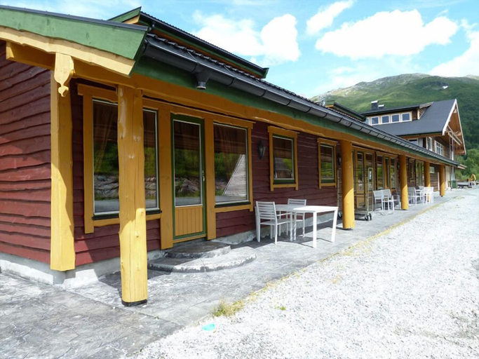Exterior & Views 2, Blåtind Apartments, Stordal