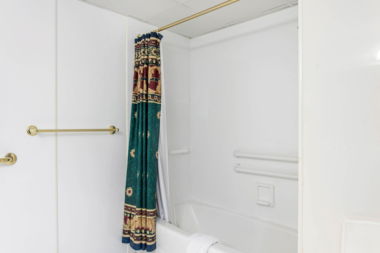 Bathroom 4, Coachman Inn, York
