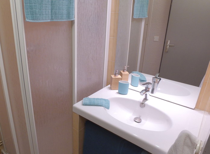 Bathroom, VVF Lac Léman, Évian-les-Bains, Haute-Savoie