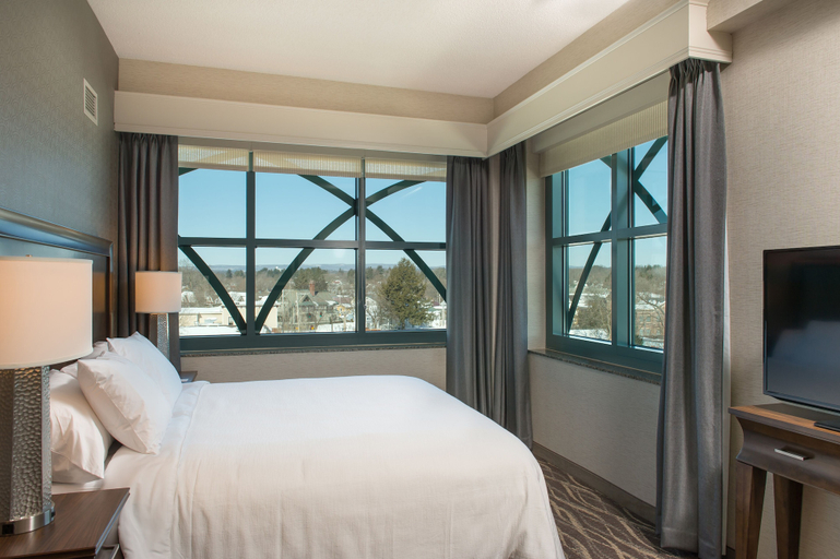 Bedroom 3, Embassy Suites Saratoga Springs, Saratoga