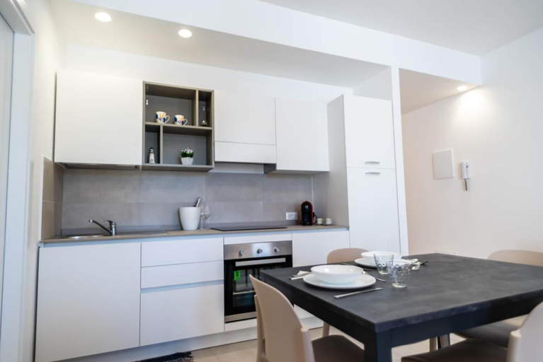 Others 5, Residence Marinella, Trapani