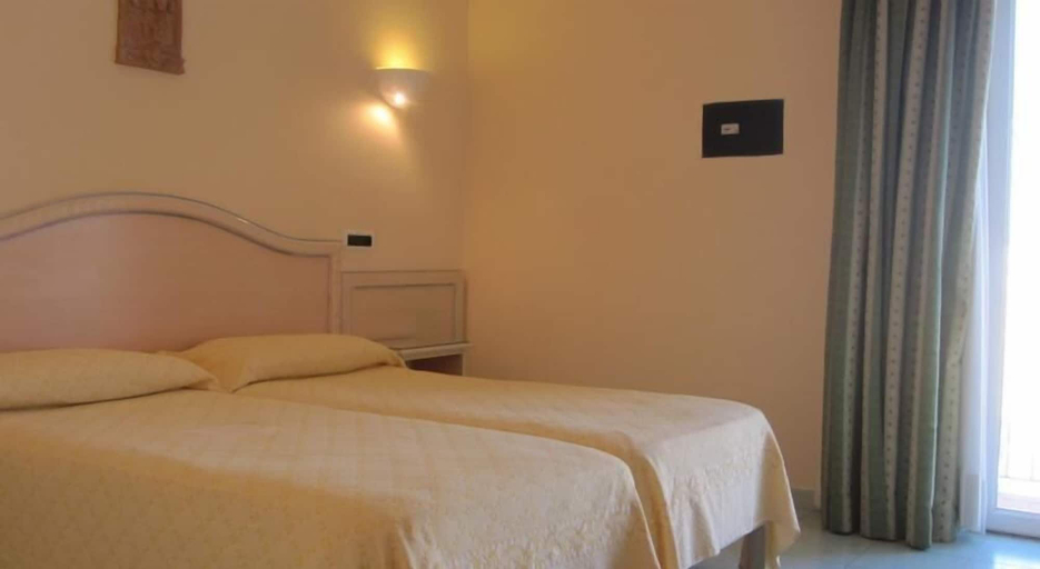 Bedroom 3, Hotel Parco Aurora, Napoli