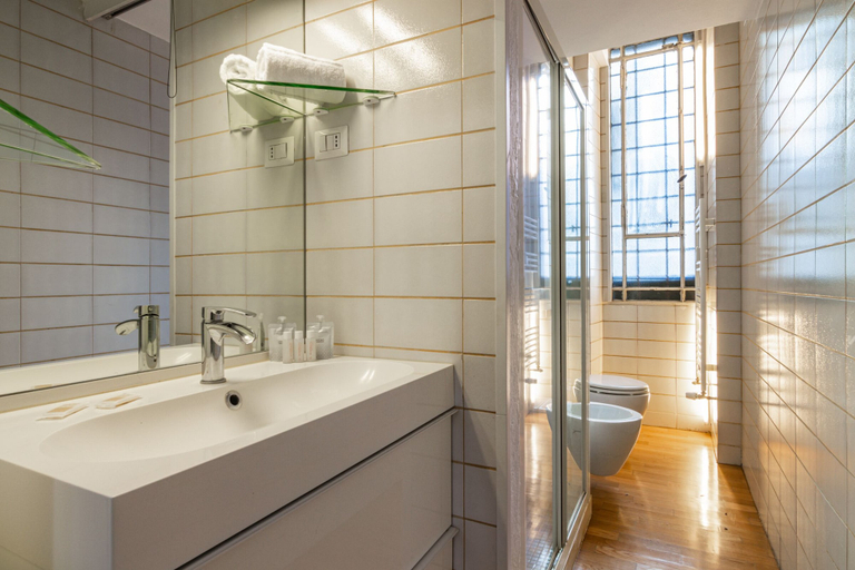 Bathroom 3, Guercino - Apartment Porta Garibaldi, Milano