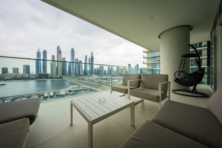Terrace/patio, Glamorous 3BR with Marina view, Dubai