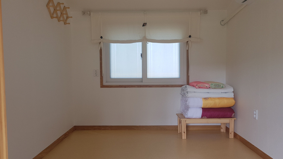 Bedroom 2, Moonlight House, Cheongsong
