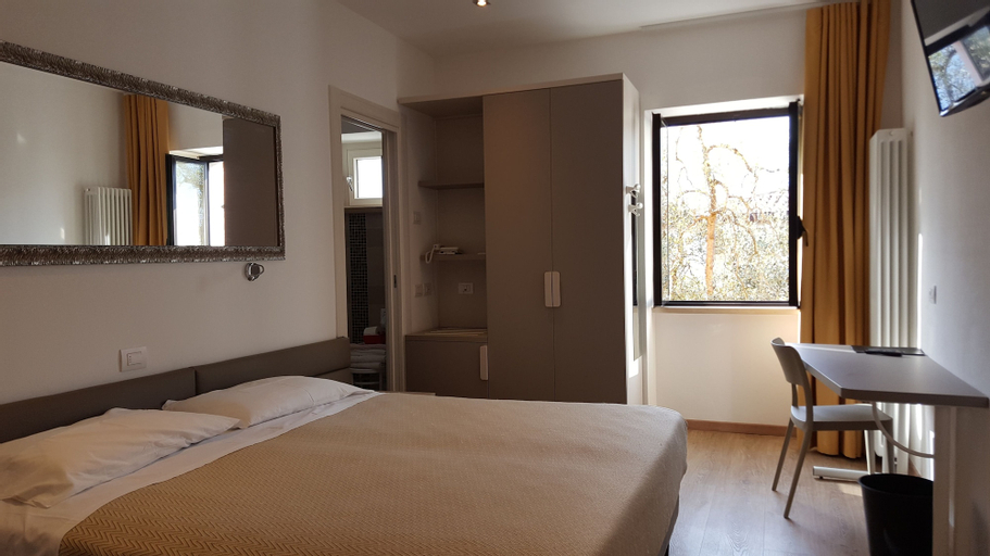 Bedroom 4, Albergo Pace, Verona