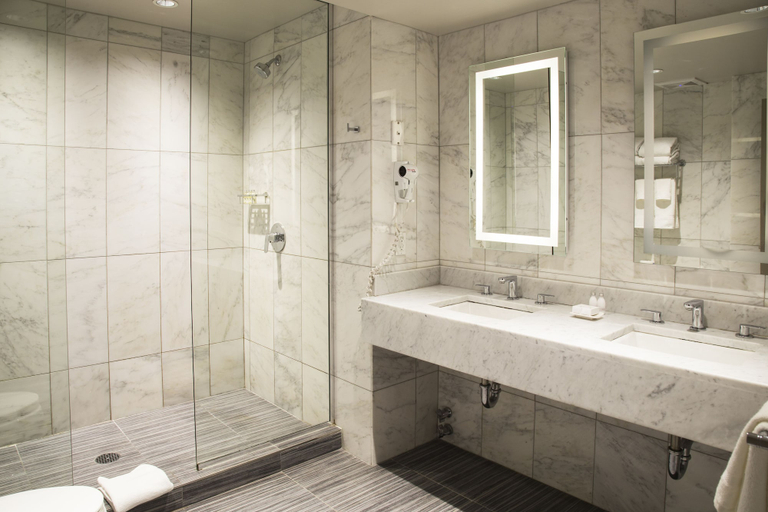 Bathroom 5, The Gallivant Times Square, New York