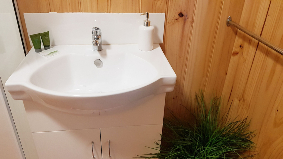 Bathroom, Hawley Beachside Accommodation, Latrobe - Pt A