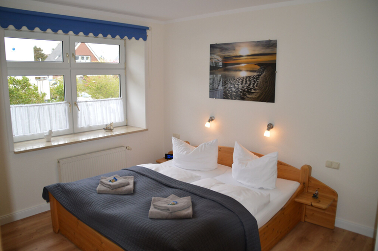 Bedroom 3, Hotel Südstrand Amrum, Nordfriesland
