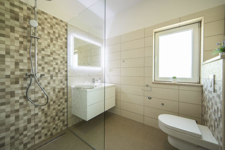 Bathroom 3, Villa Maria, Proložac