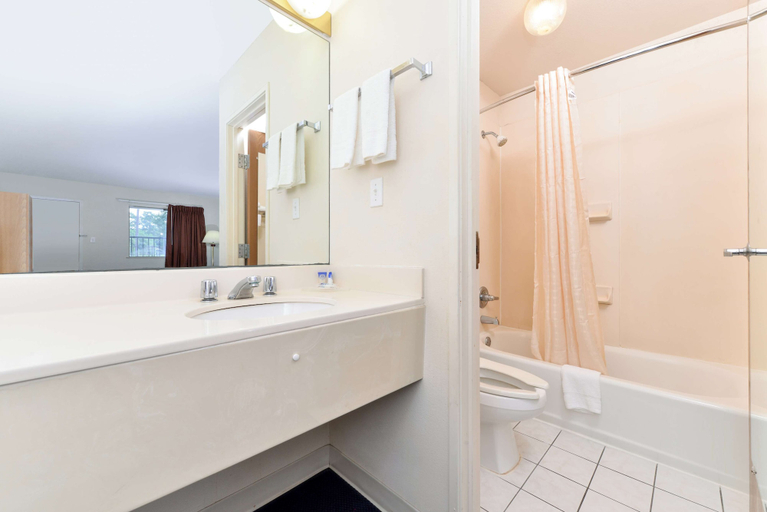 Bathroom 3, Americas Best Value Inn Kinder, Allen