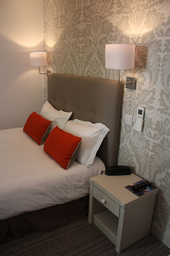 Bedroom 3, Hôtel le Dauphin, Hauts-de-Seine