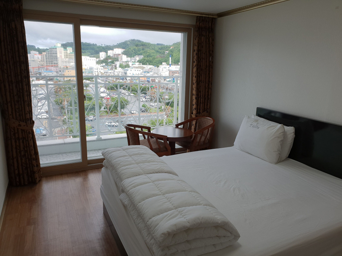 Bedroom 2, Hawaii Hotel, Tongyeong