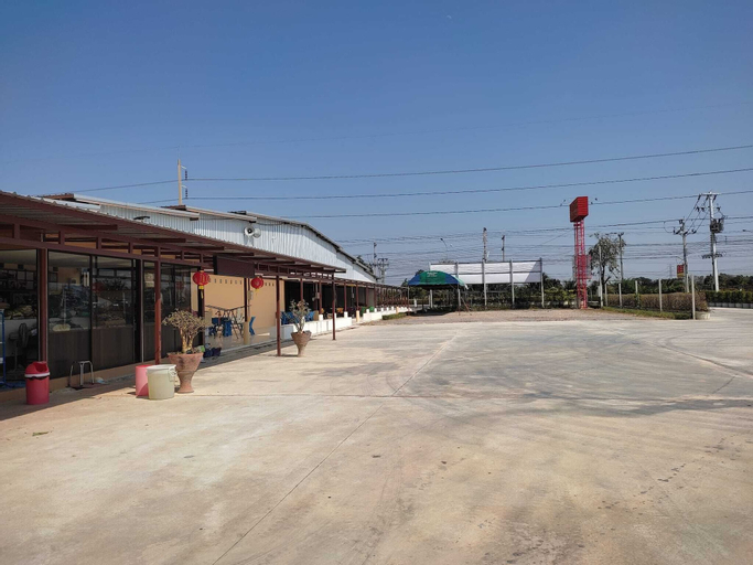 Exterior & Views 21