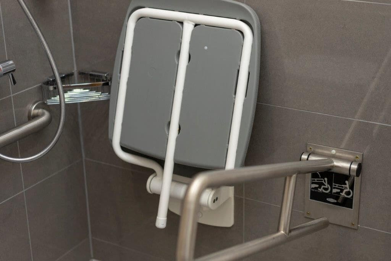 Bathroom 4, Holiday Inn NOTTINGHAM by IHG, Nottingham