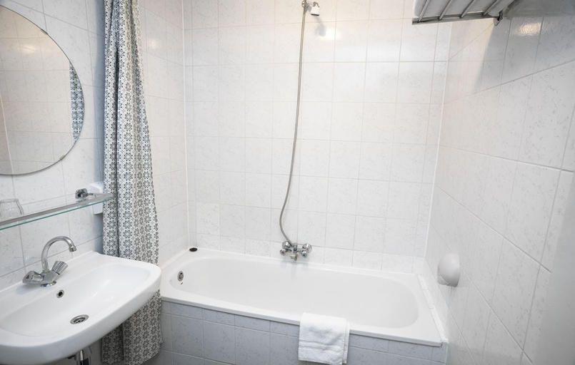 Bathroom 4, Delta Hotel City Center, Amsterdam