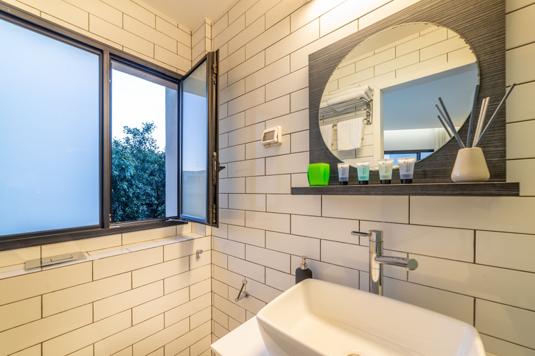 Bathroom 5, 130 Rock Apartments