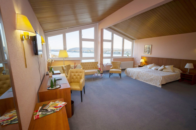 Bedroom 2, Baynunah Hotel Drachenfels, Rhein-Sieg-Kreis