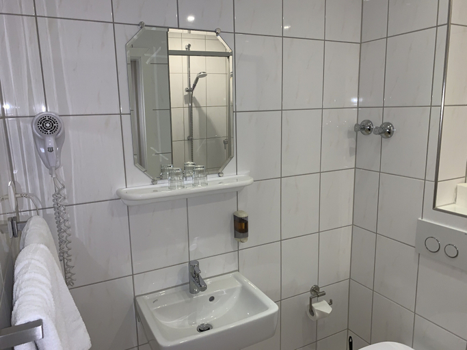 Bathroom 5, Hotel National, Koblenz