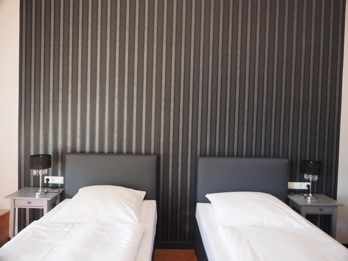 Bedroom 3, Hotel Kipphut, Hildesheim