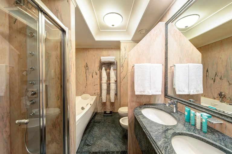 Bathroom 4, Hotel Capitol, Milano