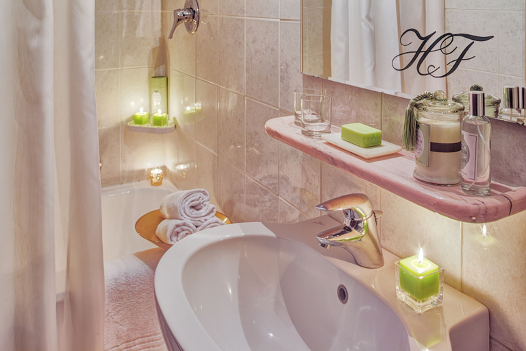 Bathroom 5, Hotel Firenze, Venezia