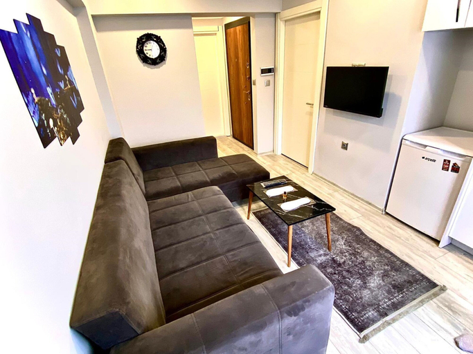 Others 5, IVORY SUITE, Merkez