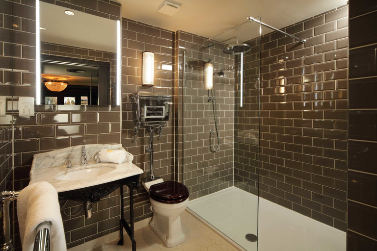 Bathroom 4, The Impeccable Pig, Durham