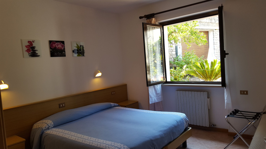 Bedroom 3, Albergo Pace, Verona