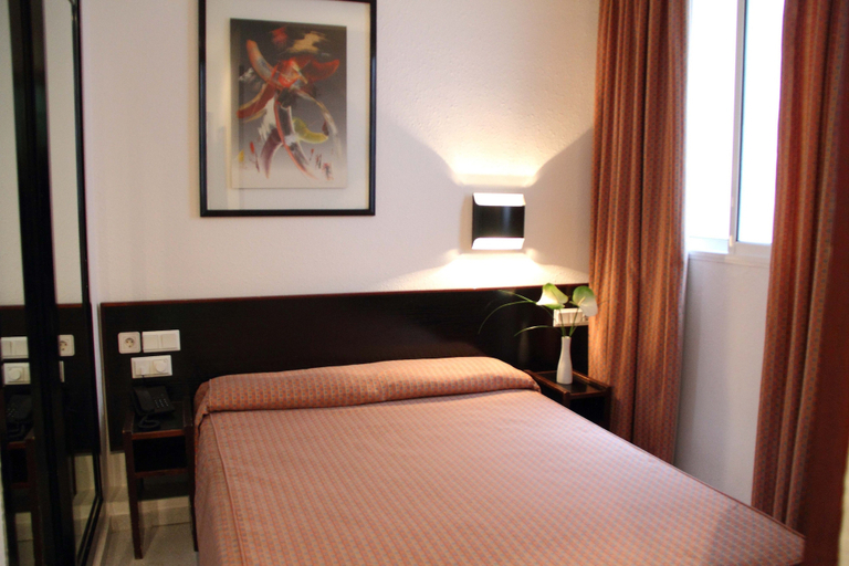 Bedroom 4, Hotel Monegal, Barcelona