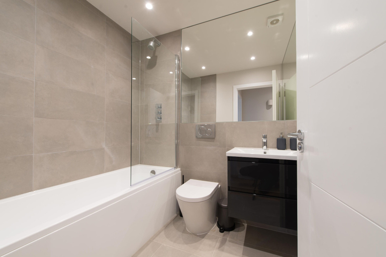 Bathroom, Hampden Apartments - the Diana, Slough