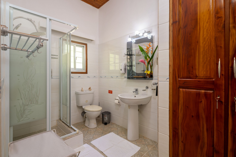 Bathroom 3, Jane's Serenity Guest house