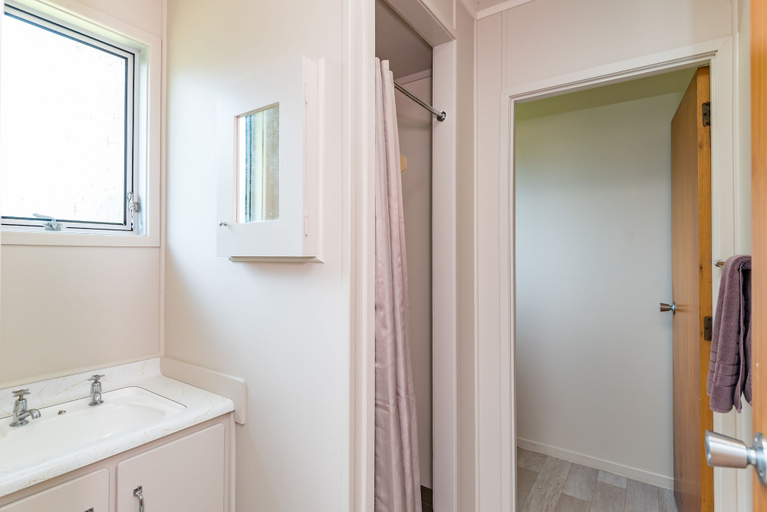 Bathroom, Waitangi Beach Units, Far North