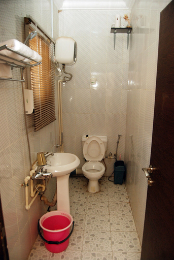 Bathroom 3, mmmHouse Abuja, AbujaMun