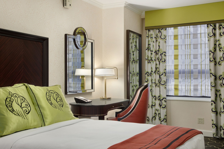 Bedroom 4, Palmer House a Hilton Hotel, Cook