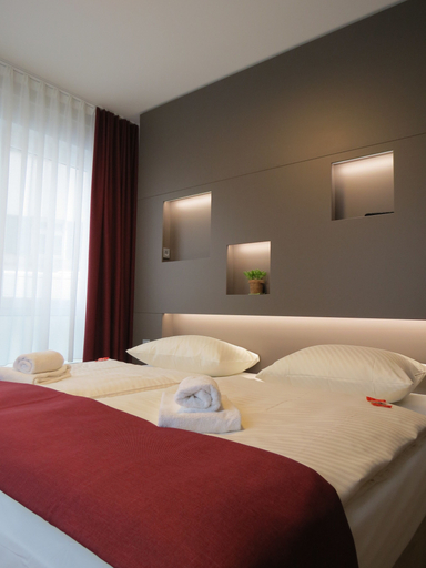 Bedroom 5, Hotel Neuthor, Ulm