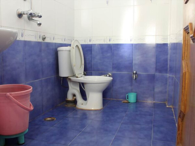 Bathroom 4, Hotel Sunshine, Hardwar