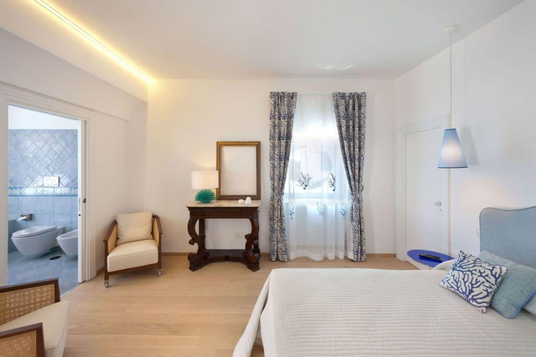Bedroom 3, Villa Ariadne, Napoli
